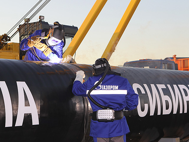 Доступ "Роснефти" и других независимых производителей газа к трубопроводу "Газпрома" в Китай не может не повлиять на экономику проекта, заявил зампред правления газового холдинга Александр Медведев