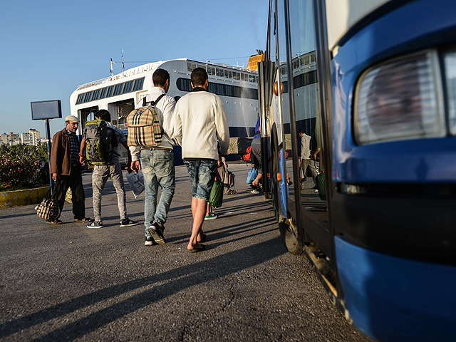 Мигранты из Сирии и Афганистана, покинувшие свои дома из-за бесчинств террористов "Исламского государства", продолжают прибывать в Европу
