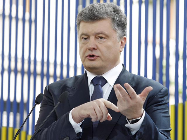 В администрации президента РФ Владимира Путина отреагировали на заявление главы Украины Петра Порошенко, который назвал 3 миллиарда долларов в виде выкупа облигаций по низкой процентной ставке "взяткой Януковичу"