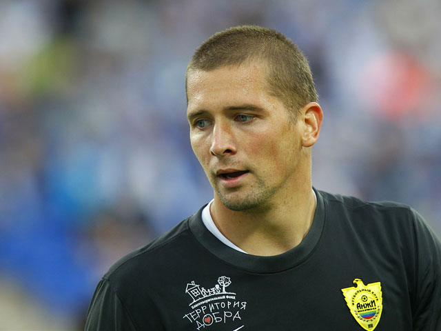 Вратарь Михаил Кержаков вернулся в "Зенит", сообщает пресс-служба петербургского футбольного клуба