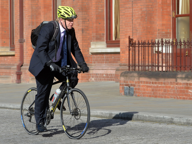 Мэр Лондона Борис Джонсон стал героем очередной скандальной истории, обматерив водителя традиционного лондонского такси