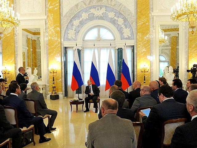 Путин обещает сдерживать укрепление рубля, чтобы поддержать конкурентоспособность отечественного бизнеса