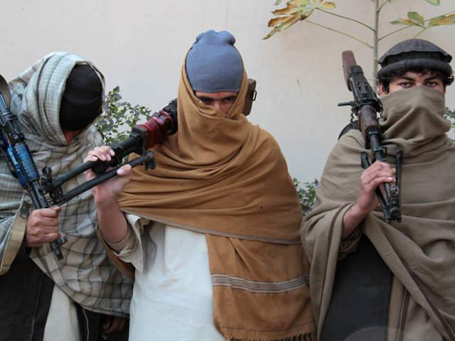 По данным таджикистанских спецслужб, в афганском приграничье нашли укрытие боевики движения "Талибан" и бойцы джихадистской группировки "Исламское государство"