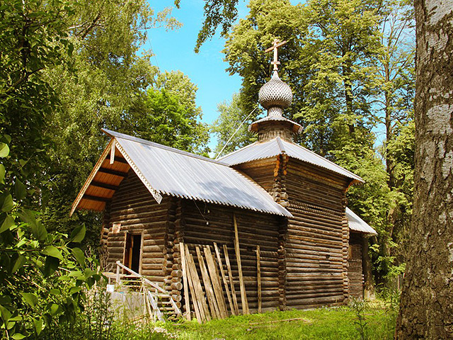 Сгорела деревянная Никольская церковь, уникальная для Московской области. Это памятник архитектуры XVII века
