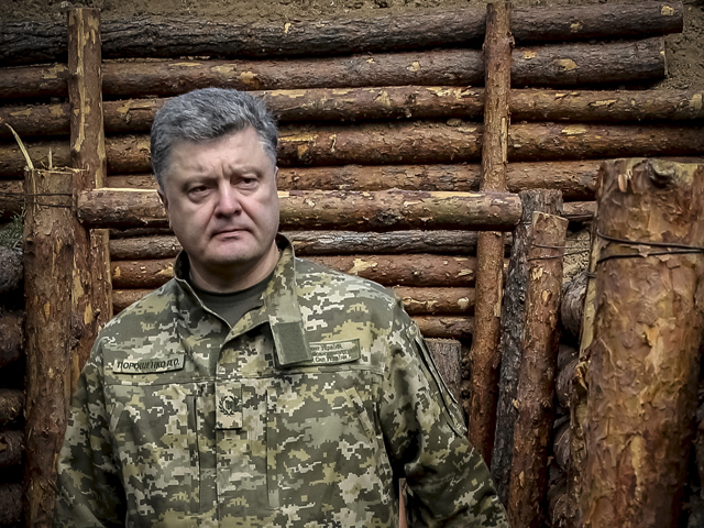 Президент Украины Петр Порошенко уволил ряд руководителей СБУ, а также послов в Грузии и Литве