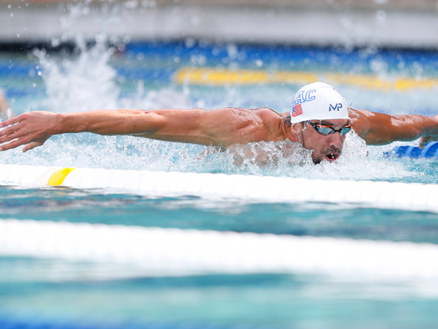 Восемнадцатикратный олимпийский чемпион по плаванию американец Майкл Фелпс впервые с 2012 года победил на 200-метровке баттерфляем
