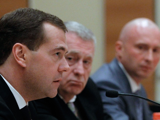 Премьер-министр РФ Дмитрий Медведев, лидер ЛДПР Владимир Жириновский, вице-спикер Госдумы Игорь Лебедев (слева направо)