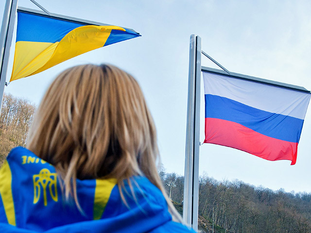 Несмотря на обострившиеся отношения между РФ и Украиной и военный конфликт на востоке этой страны, две трети россиян (64%) положительно относятся к гражданам соседнего государства