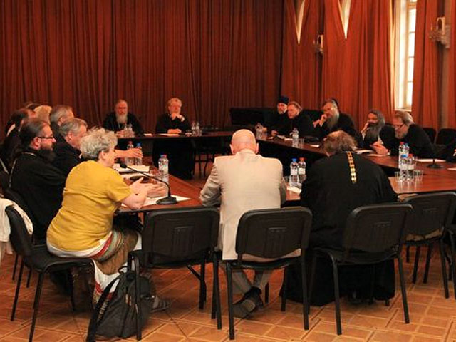 В Издательском совете Русской православной церкви накануне состоялся круглый стол "Пастырская работа с душевнобольными людьми"