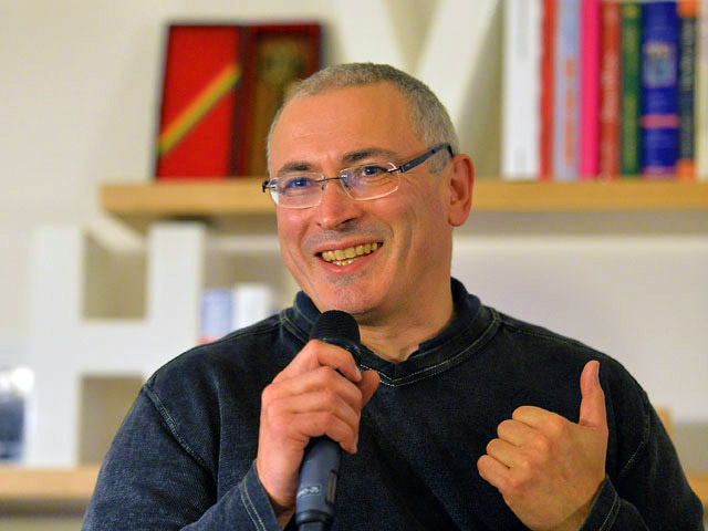 Экс-глава ЮКОСа Михаил Ходорковский опубликовал статью "Россия будет открытой", в которой пообещал в течение двух лет представить программу трансформации и развития России