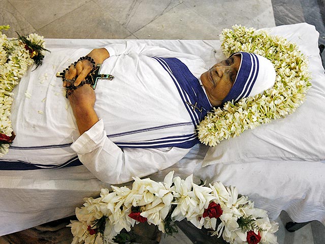 В городе Калькутта, на востоке Индии, в возрасте 81 года во вторник скончалась вторая после матери Терезы генеральная настоятельница женской католической монашеской общины "Сестры миссионерки любви" Нирмала Джоши