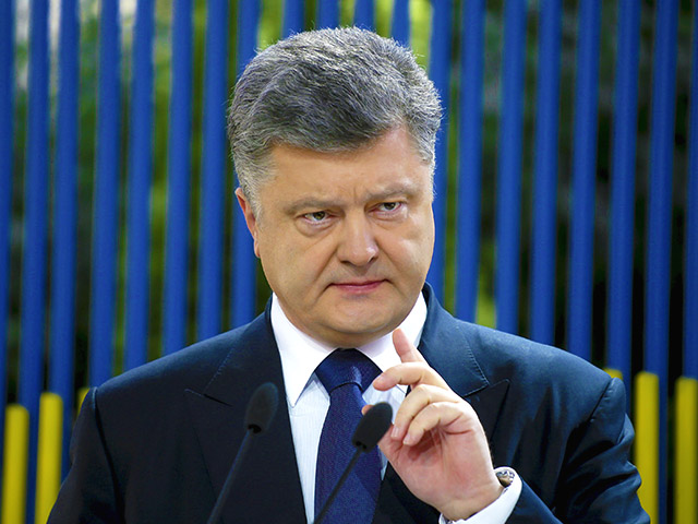 После того, как президент Украины Петр Порошенко дал свою трактовку грядущей в стране Конституционной реформы в части децентрализации, в Кремле обвинили его в намерении не соблюдать минские договоренности