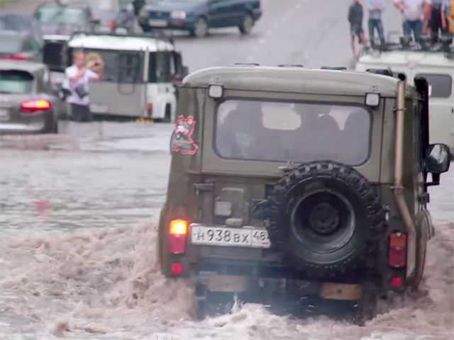 Сильнейшие осадки, обрушившиеся на российские города, стали причиной многочисленных наводнений