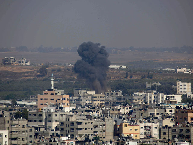 Палестинская национальная администрация (ПНА) подала первый иск против Израиля в Международный уголовный суд в Гааге, чтобы ускорить расследование действий ЦАХАЛа во время антитеррористической операции "Нерушимая скала"