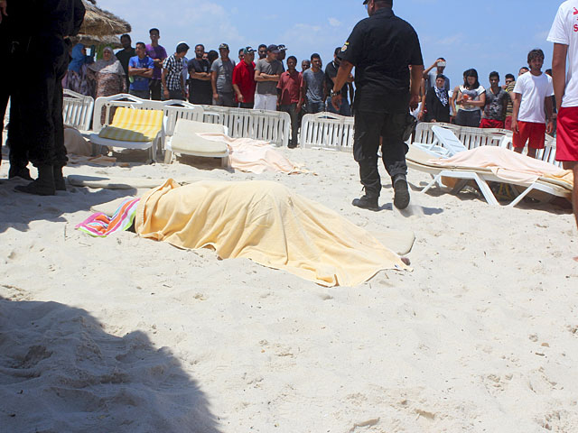 В тунисском курортном городе Сус произошел теракт: неизвестные вооруженные люди напали на пляж и отель в элитном пригороде Порт-эль-Кантауи