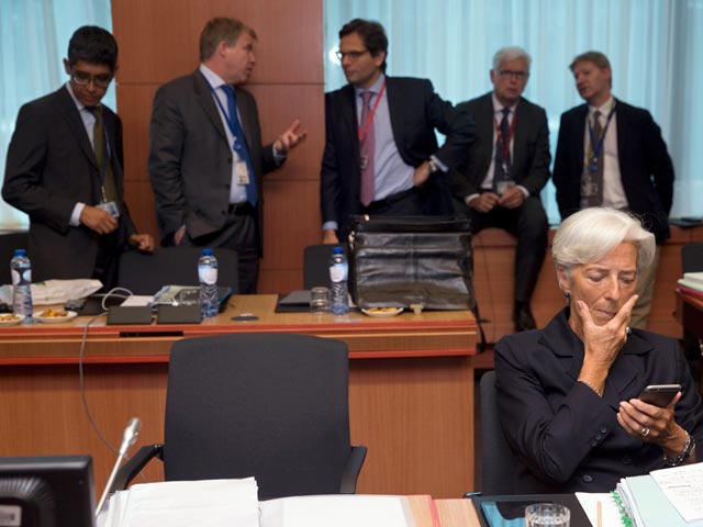 Евросоюз отказался продлевать план помощи Греции, руководство которой внезапно объявило о намерении провести референдум по поводу выплаты долгов. Кредиторы расценили это как односторонний выход из переговоров