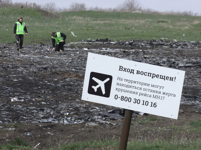 Эксперты взяли пробы почвы в различных местах, а также провели провели технические исследования для установления местоположения вышек сотовой связи и проверки работы телефонных сетей на востоке Украины