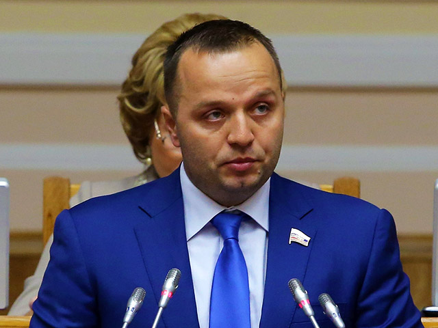 Сенатор от Архангельской области Константин Добрынин допустил возможность признания однополых браков в России
