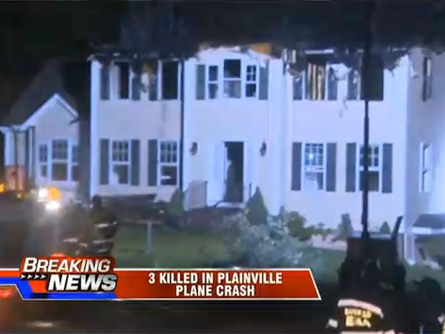 В США самолет врезался в двухэтажный жилой дом: погибли три человека 