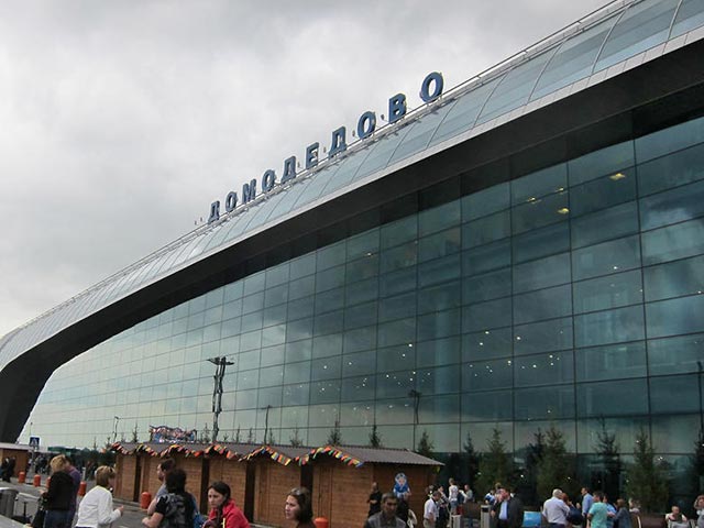 В московском аэропорту Домодедово в понедельник, 29 июня, самолет повредил переднюю стойку шасси