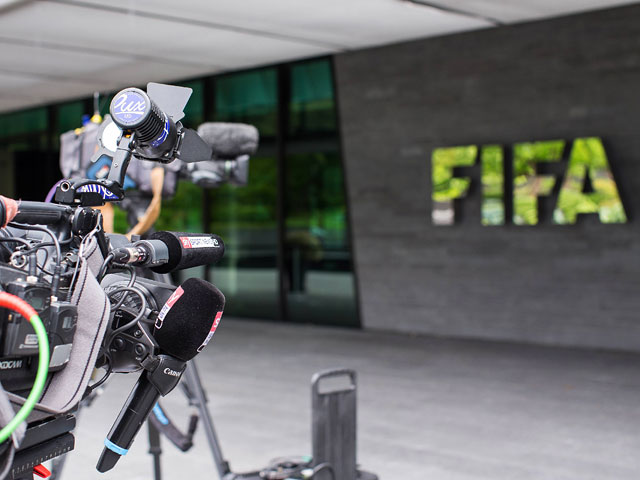 Бен Аффлек и Мэтт Дэймон спродюсируют фильм Warner Bros. о коррупционном скандале в ФИФА
