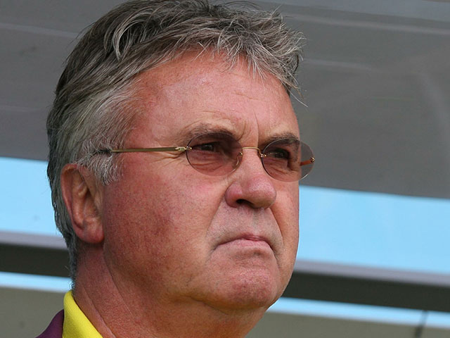 Гус Хиддинк покинул пост главного тренера сборной Нидерландов по футболу