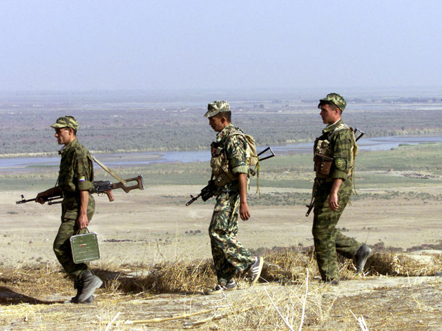 Трое контрактников с 201-й российской военной базы в Таджикистане сорвались в горную реку во время полевого выхода разведчиков