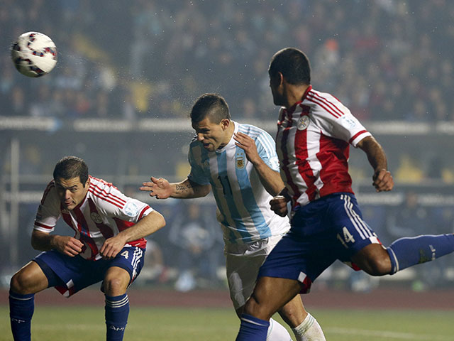 Сборная Аргентины уверенно обыграла команду Парагвая в полуфинальном матче розыгрыша Кубка Америки по футболу