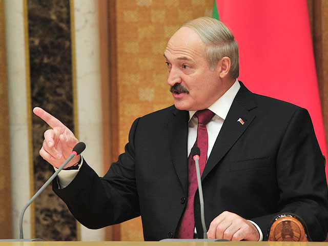 Президент Белоруссии Александр Лукашенко рекомендовал инвесторам работать ответственно, а не набивать карманы