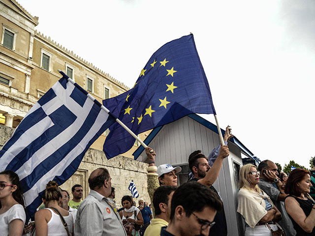 В Греции выяснили, что большинство населения может согласиться с условиями кредиторов