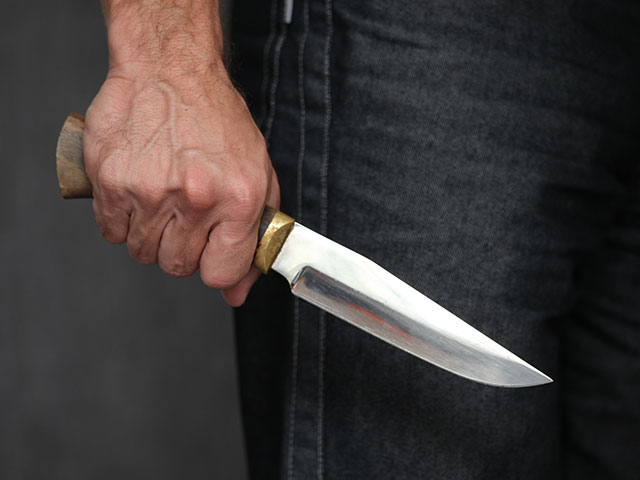 Мужчина поссорился с другом, у которого был в гостях, и убил его ножом