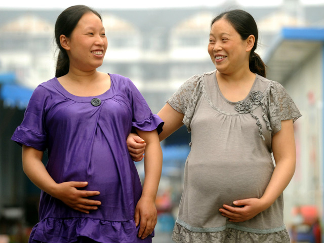 В Китае разгорелся скандал, связанный с тем, что в прессу попал внутренний документ одной из компаний, запрещающий сотрудницам беременеть без согласования с руководством