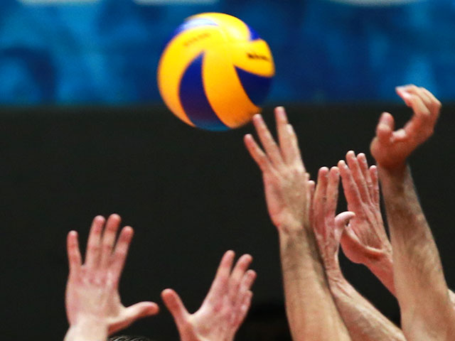Российские волейболисты прервали серию поражений из 11 матчей