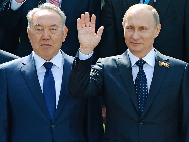 Президент Казахстана Нурсултан Назарбаев, которому сегодня исполняется 75 лет, был удостоен в России награждения орденом Александра Невского
