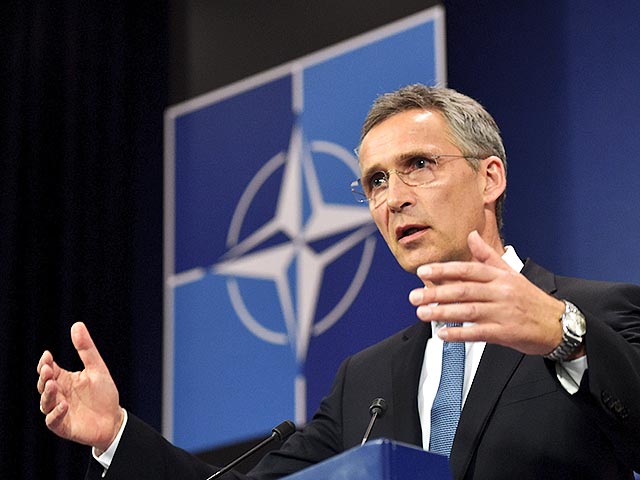 Генеральный секретарь НАТО Йенс Столтенберг продолжает настаивать на том, что Россия снабжает сепаратистов Донбасса оружием и военной техникой