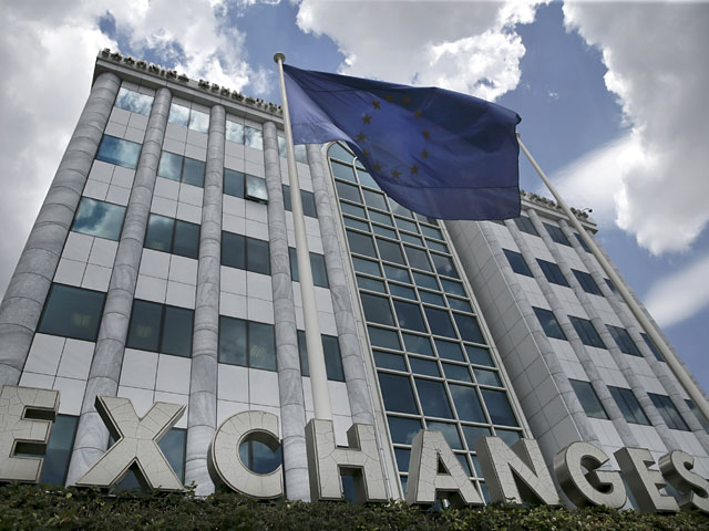 Греческая комиссия по биржам и ценным бумагам объявила о том, что торги на Афинской фондовой бирже не будут возобновлены до 8 июля 2015 года