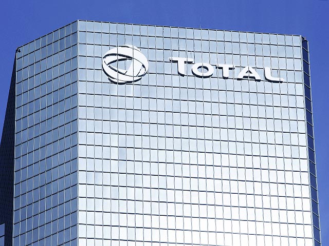 Французская нефтегазовая компания Total рассчитывает, что западные санкции в отношении России будут отменены в течение трех лет. Это зафиксировано в соглашении Total с "Лукойлом"