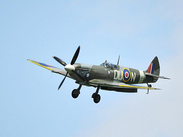 Британский истребитель Spitfire времен Второй мировой войны был продан на аукционе Christie's за рекордную сумму - 3 106 500 фунтов (более 4,8 млн долларов)