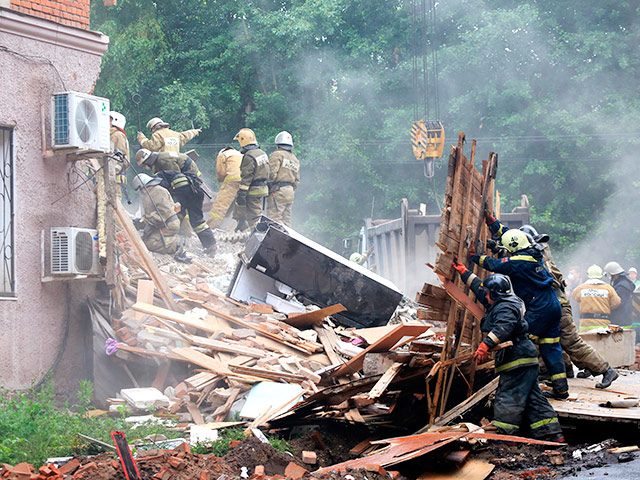Сотрудники МЧС и других оперативных ведомств завершили разбор завалов на месте обрушения дома в Перми