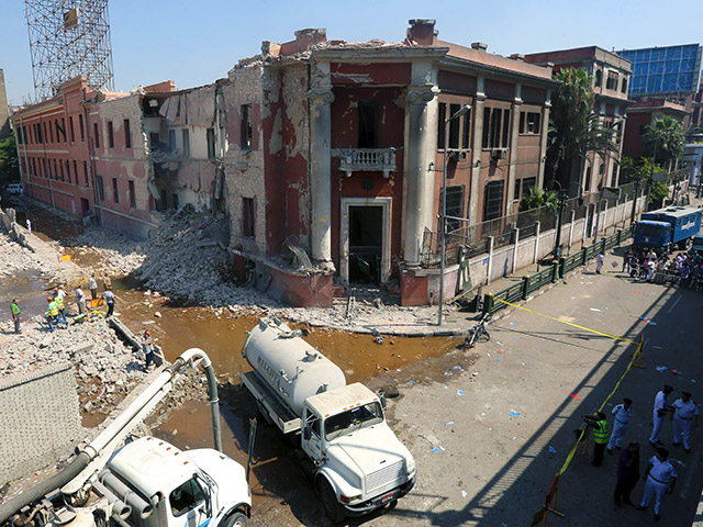 "Исламское государство" заявило о том, что ответственность за подрыв автомобиля у здания итальянского консульства в Каире лежит на его сторонниках