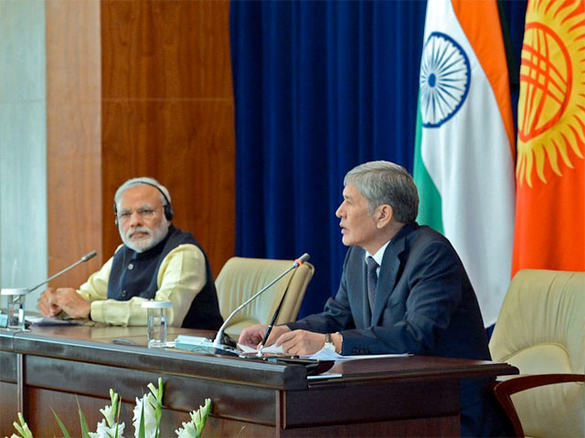 Ряд соглашений о сотрудничестве был подписан по итогам состоявшихся в воскресенье в Бишкеке переговоров президента Киргизии Алмазбека Атамбаева с премьер-министром Индии Нарендрой Моди