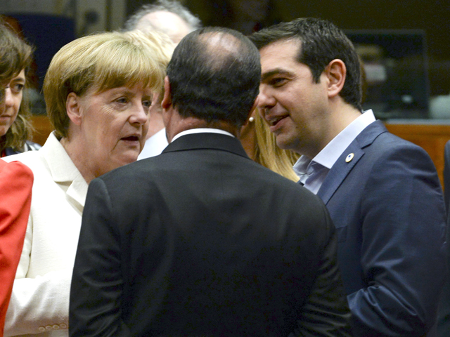 Канцлер Германии Ангела Меркель (слева), президент Франции Франсуа Олланд (по центру) и премьер-министр Греции Алексис Ципрас (справа)