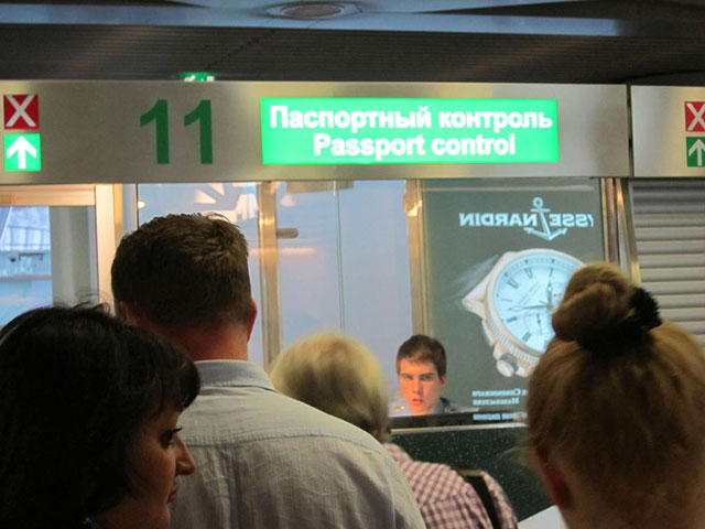 Эмиграционные настроения россиян не изменились - 13% хотели бы уехать из страны