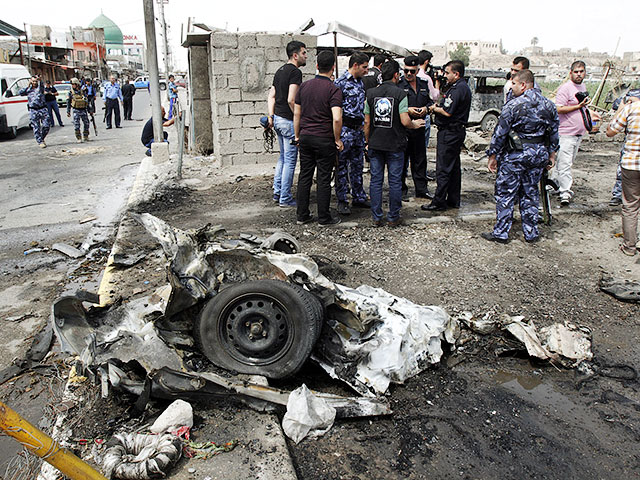 В воскресенье сразу в нескольких районах столицы Ирака взлетели на воздух заминированные автомобили