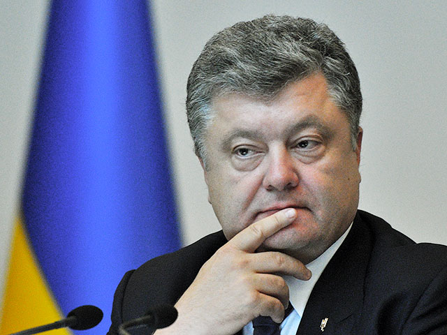 Президент Украины Петр Порошенко сообщил, что рядом с украинской границей находится "рекордное количество вооруженных формирований России"