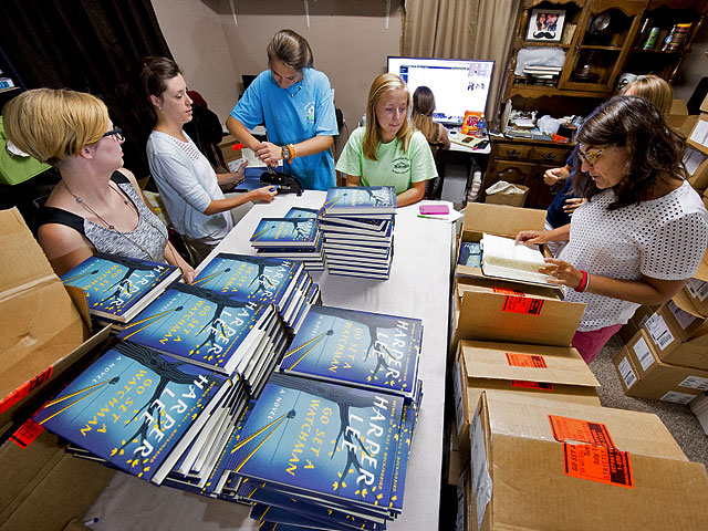 Во вторник, 14 июля, в свет выходит книга "Пойди поставь сторожа" (Go Set a Watchman) знаменитой американской писательницы Нелл Харпер Ли, автора культового романа "Убить пересмешника"