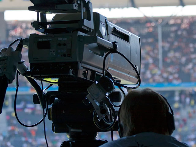Компания "Лига-ТВ", занимающая реализацией прав на показ матчей Российской футбольной Премьер-лиги (РФПЛ), подтвердила договоренность с "НТВ-Плюс" о передаче прав на ближайшие три сезона