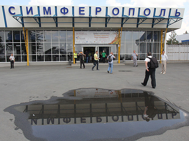 Из-за маленьких зарплат специалисты уезжают из Крыма на материк, признались местные власти