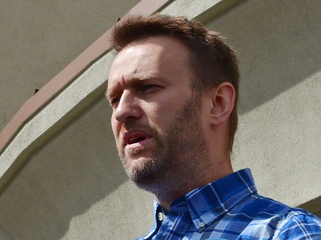 Оппозиционный политик Алексей Навальный подвергся нападению в Новосибирске