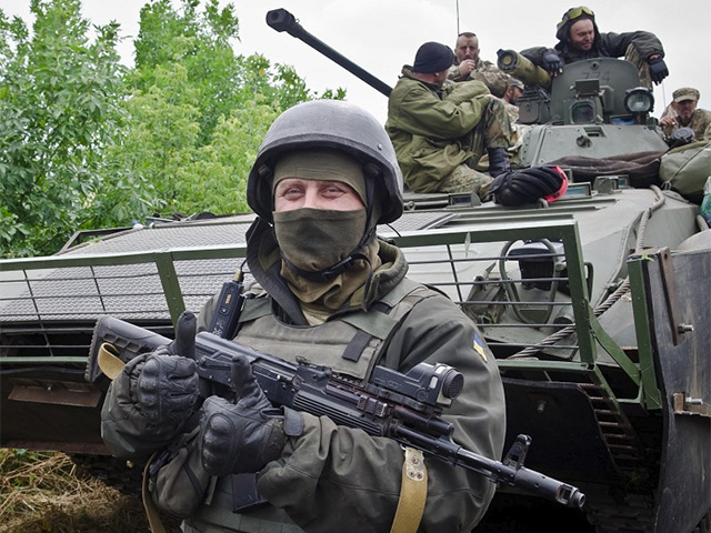 Киев принял решение выделить дополнительные средство на проведение силовой операции на Донбассе. В настоящее время в зоне АТО находится 64 тысячи украинских военнослужащих